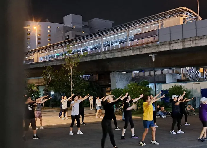 Beat Warii At Chaophraya River Хостел *