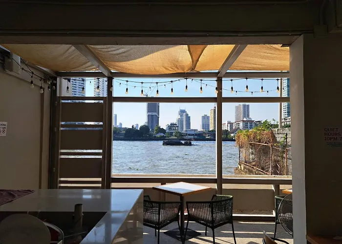 Beat Warii At Chaophraya River