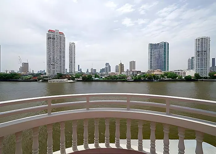Beat Warii At Chaophraya River *